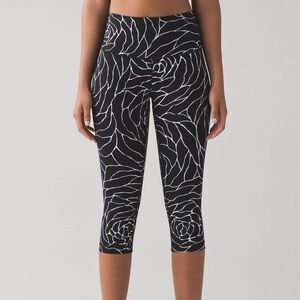 Lululemon Wunder Under Hi-Rise 1/2 Tight *Full-On Luxtreme 17"